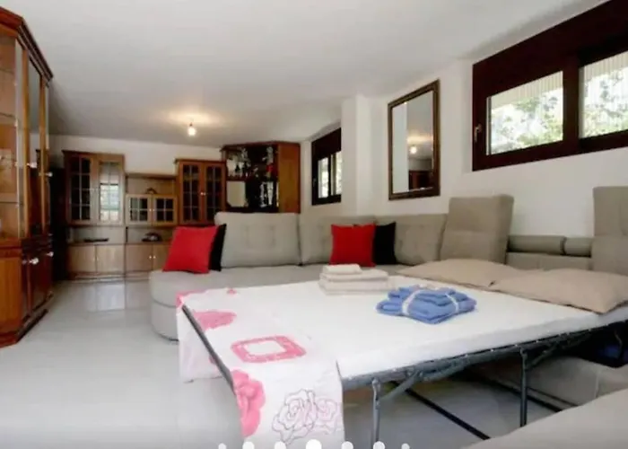 With Premium Facilities Apartament